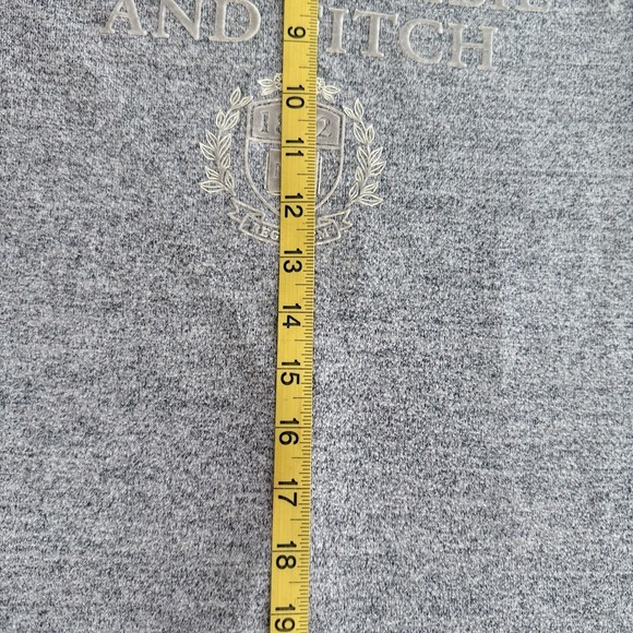 Abercrombie & Fitch Women’s Gray V-Neck Short Sleeve Logo Crop Top Size L - Picture 5 of 6